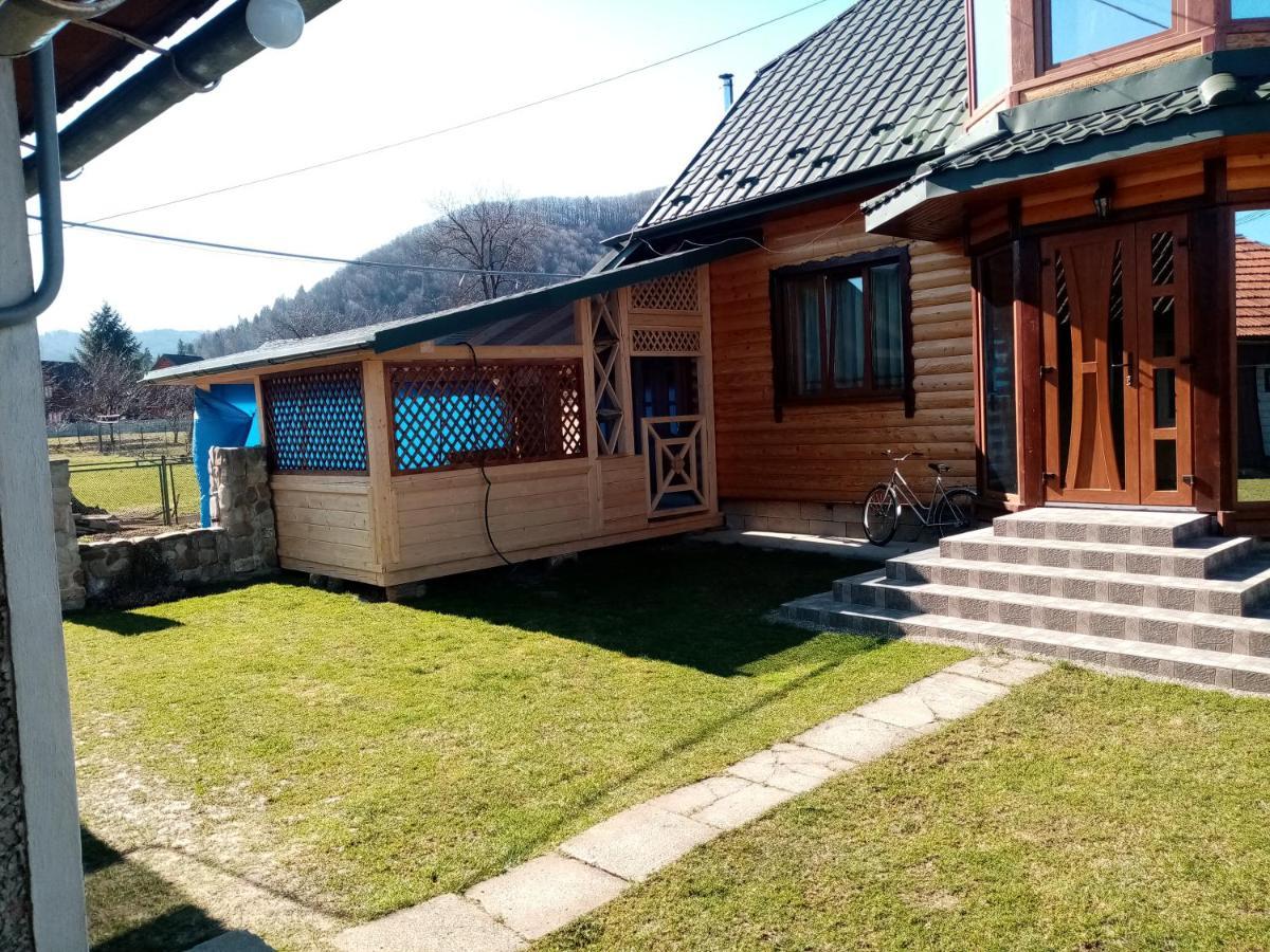 Садиба Федорчуків Гірська хатина Шешори Екстер'єр фото