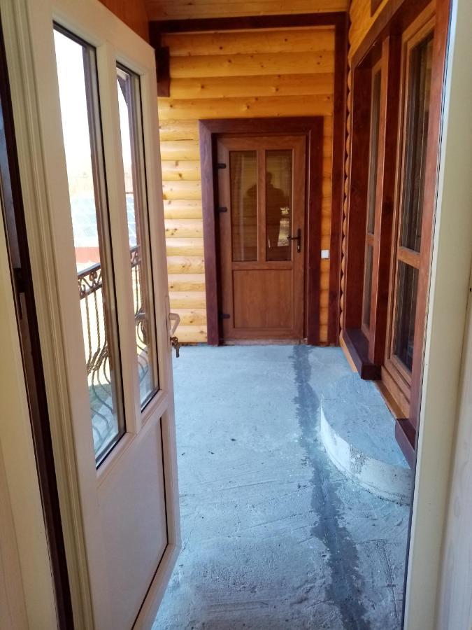 Садиба Федорчуків Гірська хатина Шешори Екстер'єр фото